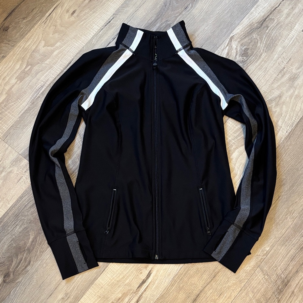 Xersion Women’s  Lightweight Softshell Jacket - Size Small